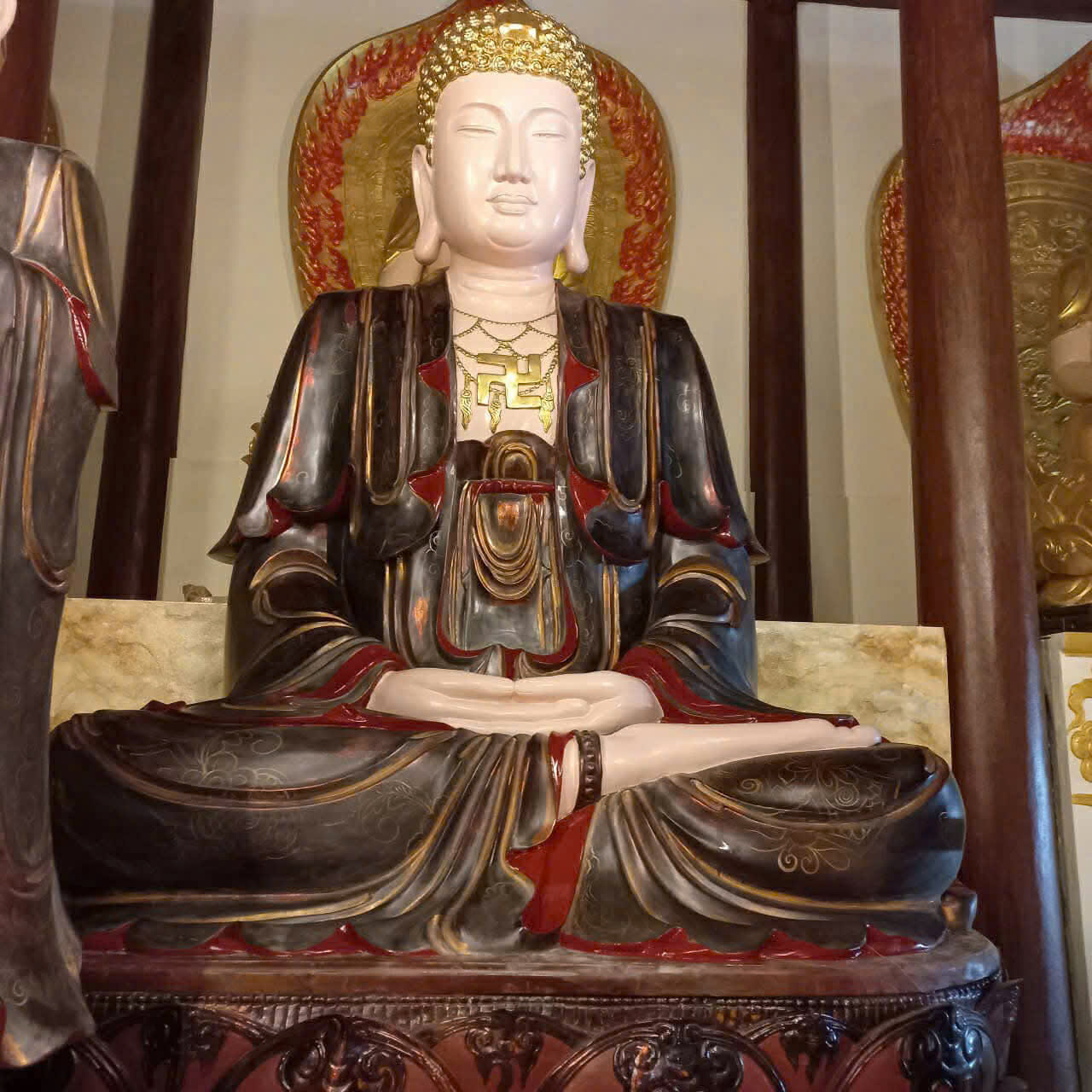 tuong-phat-go-chat-luong-gia-tot