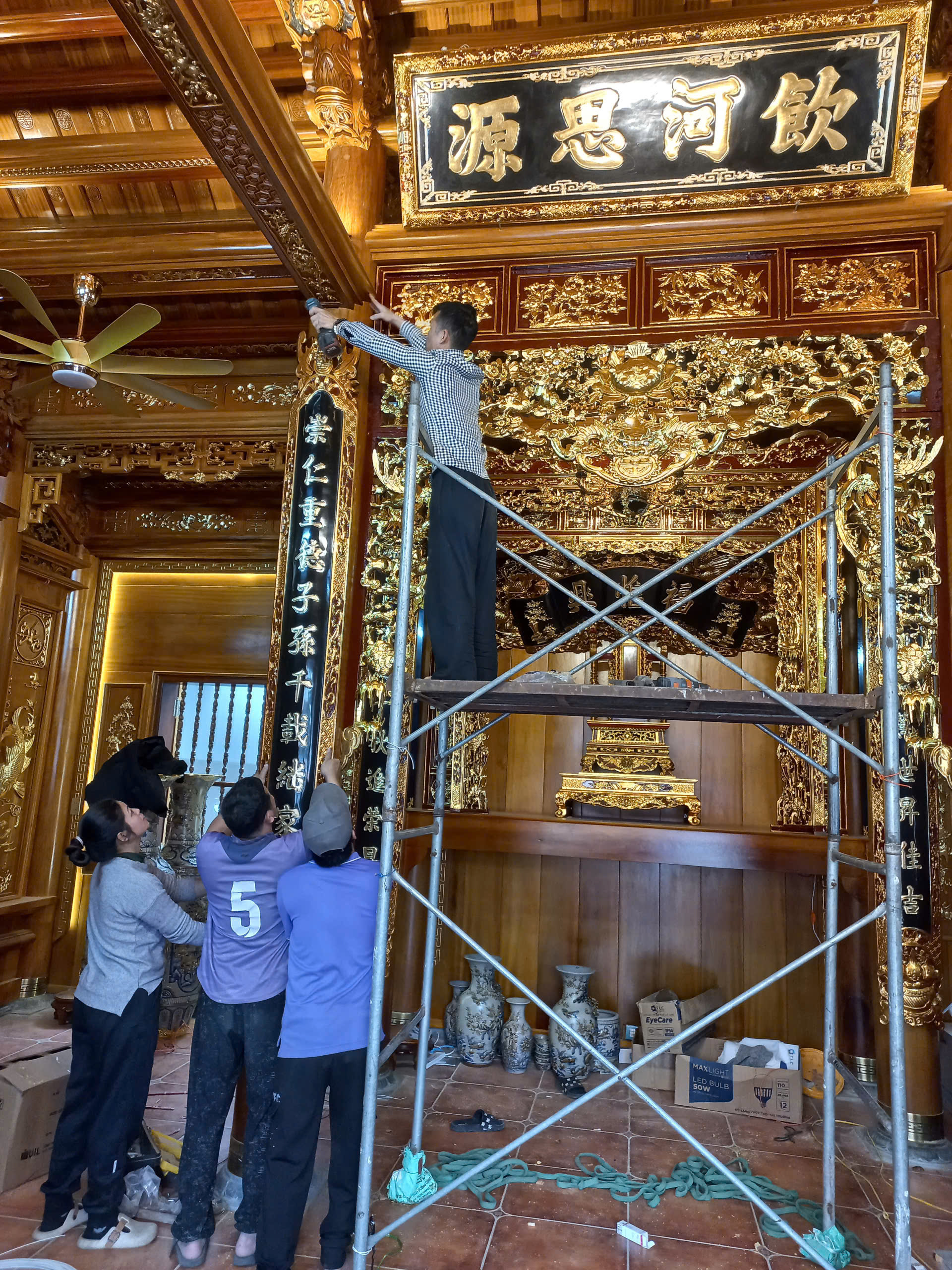 mot-khong-gian-phong-tho-hoan-chinh-gom-nhung-hang-muc-nao